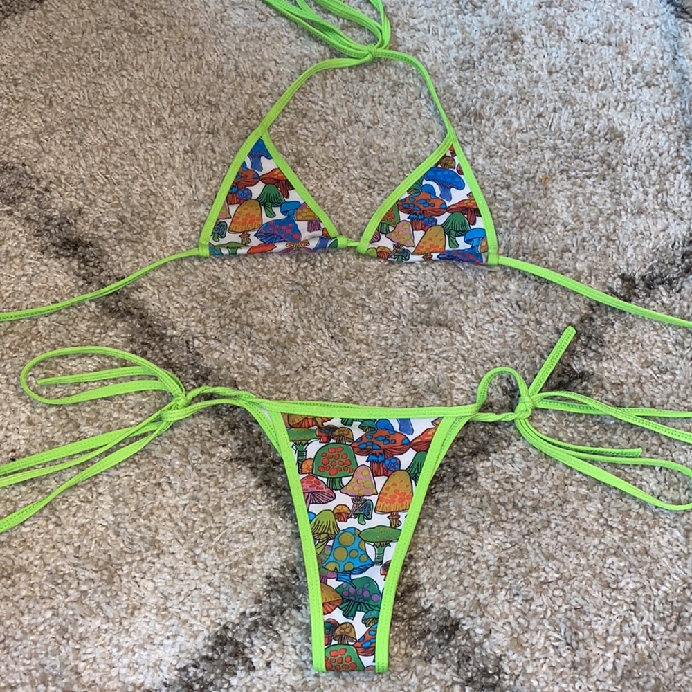 Shopbglittz mushroom bikini!
